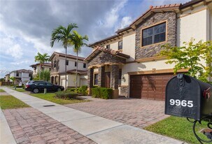 9965 NW 86th Terrace in Doral, FL - Building Photo