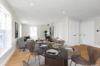 108 South St in Oyster Bay, NY - Building Photo - Building Photo