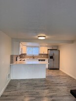 13731 32nd Ave NE in Seattle, WA - Building Photo