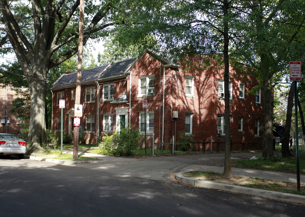 1369 Nicholson St NW in Washington, DC - Foto de edificio