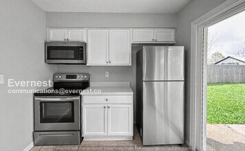 8515 Lazy Brook Ln, Unit 05-203 in La Porte, TX - Building Photo - Building Photo