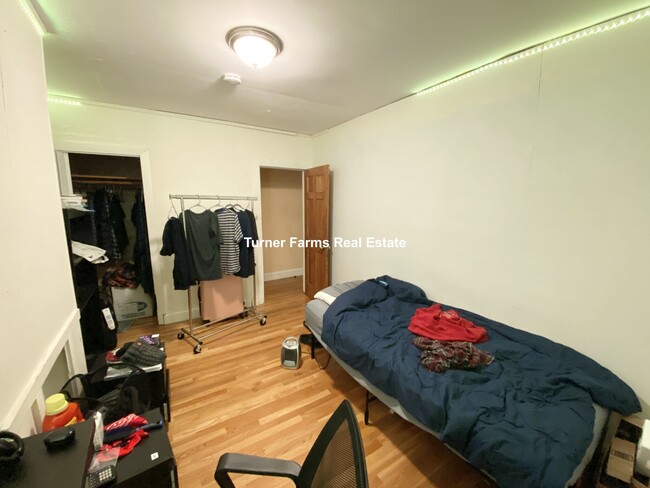 688 Parker St, Unit 2 in Boston, MA - Foto de edificio - Building Photo