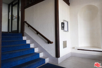 12720 Burbank Blvd in Los Angeles, CA - Building Photo - Building Photo