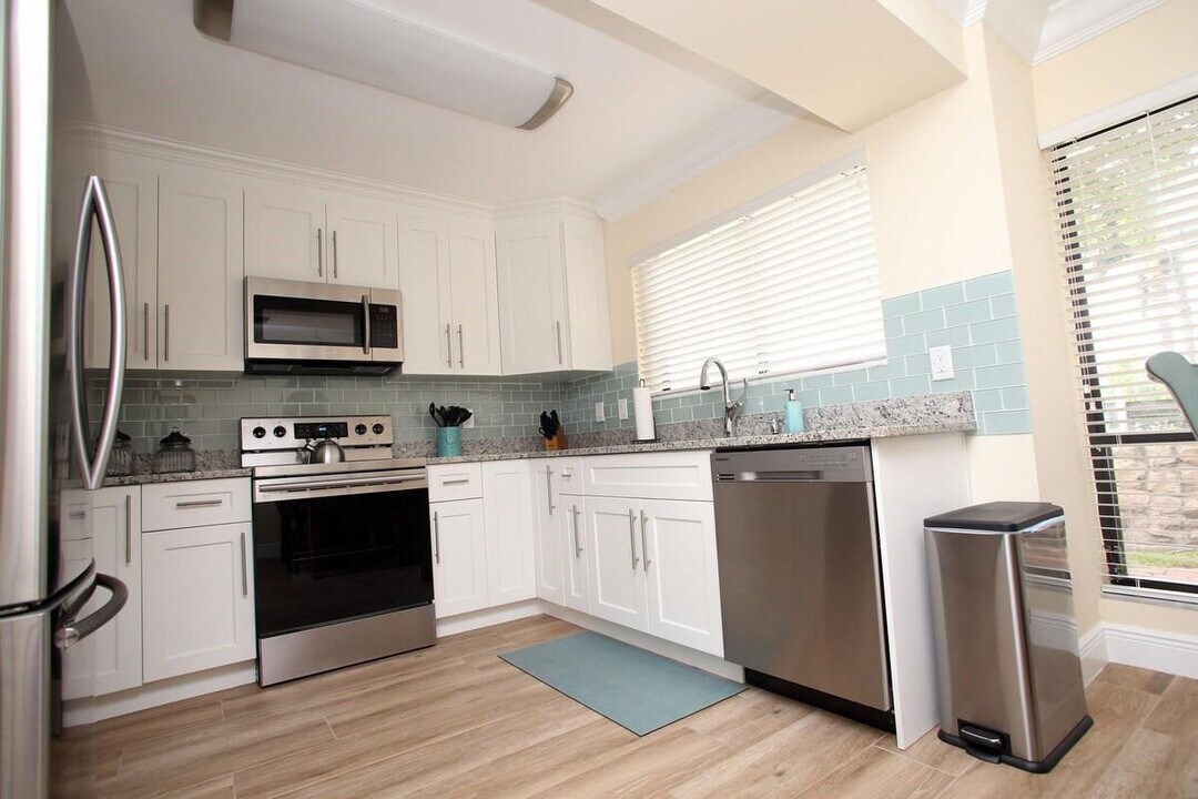 67 Balfour Rd E in Palm Beach Gardens, FL - Building Photo