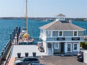 21 Brown and Howard Wharf in Newport, RI - Foto de edificio - Building Photo