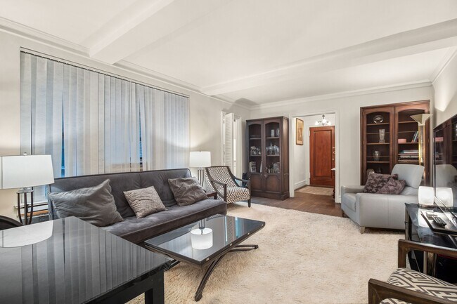 319 E 50th St in New York, NY - Building Photo - Building Photo
