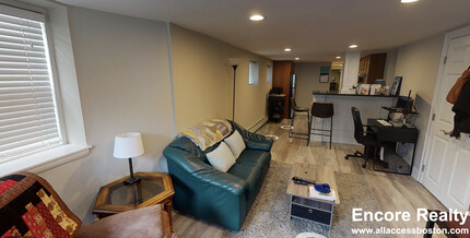 666 Washington St, Unit #C in Brookline, MA - Building Photo - Building Photo