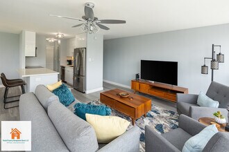 2233 Ala Wai Blvd in Honolulu, HI - Building Photo - Building Photo