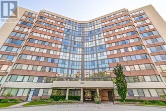 1240 Marlborough Ct in Oakville, ON - Building Photo - Building Photo