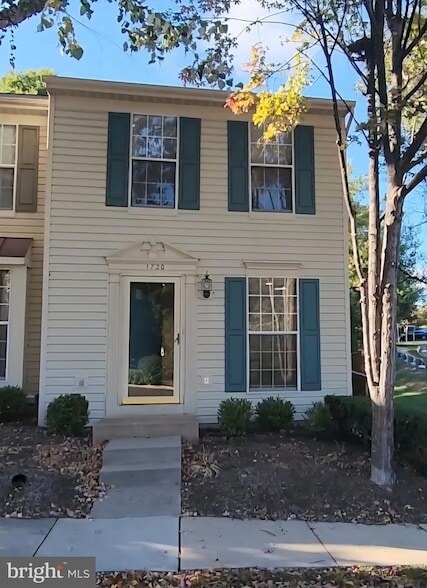 1720 Grover Glen Ct, Unit 1 in Woodbridge, VA - Foto de edificio