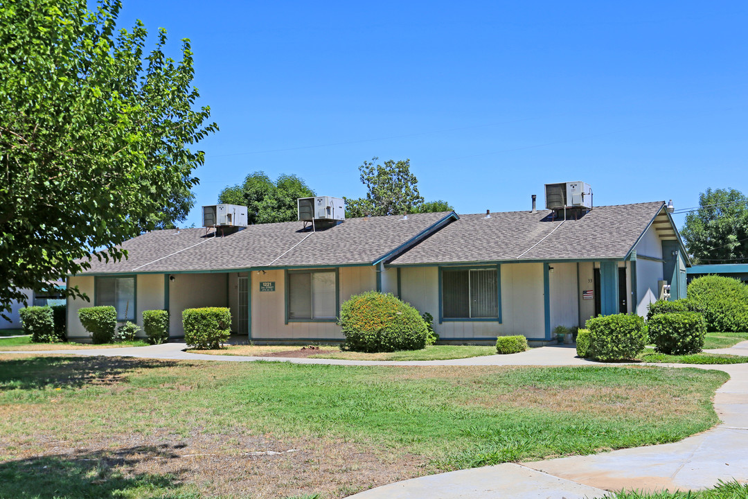 315-333 3rd St in Merced, CA - Building Photo