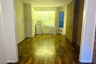 2274 Broadway in New York, NY - Building Photo - Building Photo