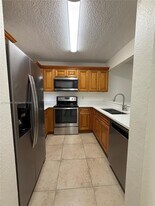 1453 Lake Crystal Dr, Unit H in West Palm Beach, FL - Building Photo