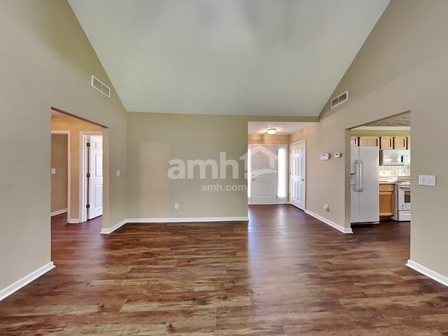 305 Kings Way in Loganville, GA - Building Photo - Building Photo