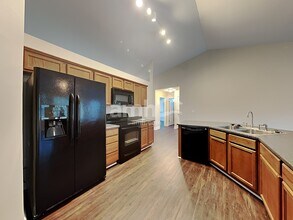 230 Barberry Ln in Greer, SC - Foto de edificio - Building Photo