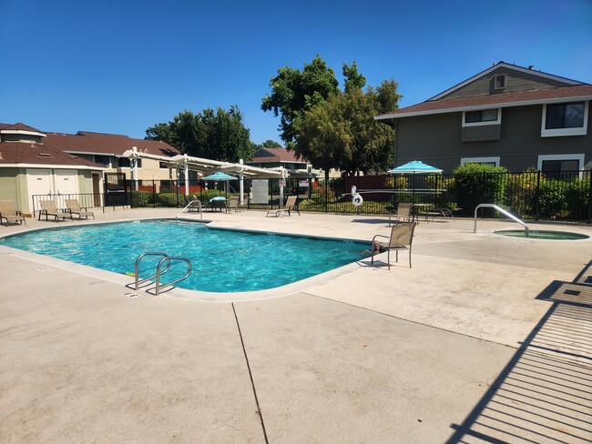 7637 Arbor Creek Cir, Unit Condo in Dublin, CA - Building Photo - Building Photo