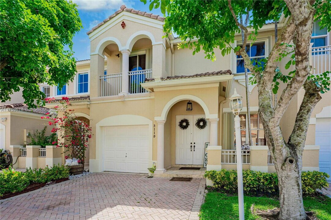 3119 NW 101st Pl in Doral, FL - Building Photo