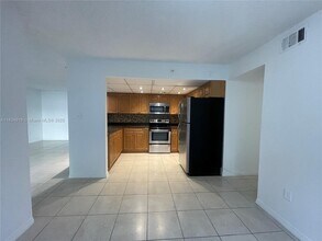10641 SW 108th Ave in Miami, FL - Building Photo - Building Photo