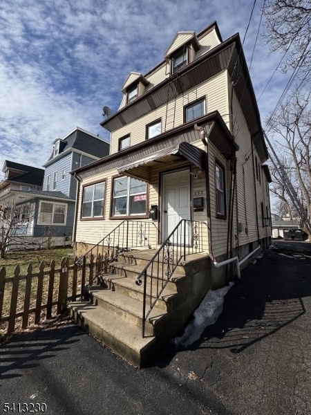 property at 552 Jefferson Ave