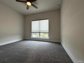 236 Camellia Dr in Gonzalez, FL - Building Photo - Building Photo