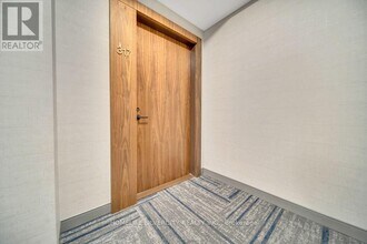 509 Dundas St W in Oakville, ON - Building Photo - Building Photo