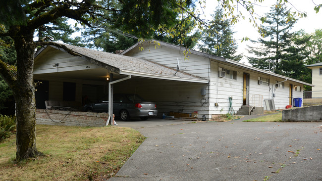 940 NW Birdsdale Ave in Gresham, OR - Foto de edificio - Building Photo