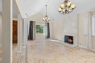 16513 Moorpark St in Encino, CA - Building Photo