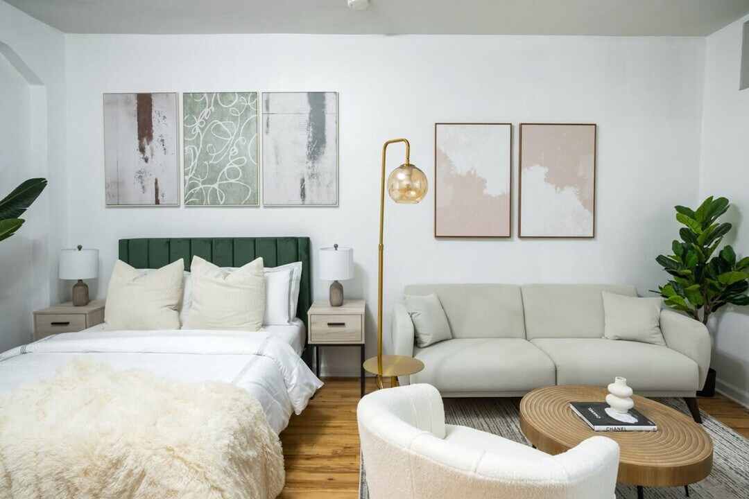 317 W 74th St, Unit ID1021983P in New York, NY - Building Photo