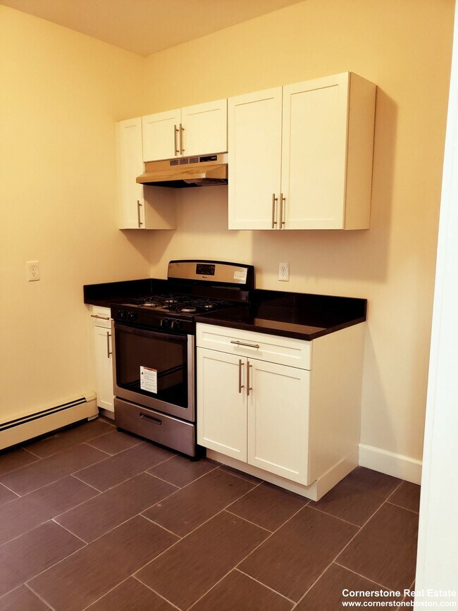 102 Calumet St, Unit 2 in Boston, MA - Building Photo - Building Photo