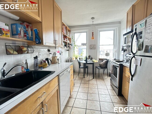 1746 Commonwealth Ave in Boston, MA - Building Photo - Building Photo