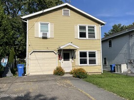 24 Rawson St in Albany, NY - Building Photo