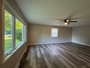 702 N Lone Pine Ave in Springfield, MO - Building Photo - Building Photo