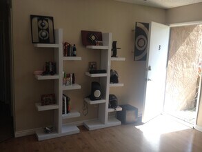 933 Loma Ave, Unit B in Long Beach, CA - Building Photo - Building Photo