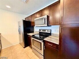 507 Hancock Bridge Pkwy in Cape Coral, FL - Building Photo