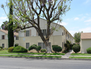 Green Brier Apartments in Santa Ana, CA - Building Photo - Building Photo