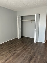 9074 W Terrace Dr in Niles, IL - Building Photo - Building Photo