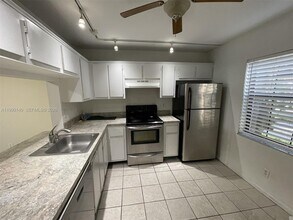 10508 NW 6th St in Pembroke Pines, FL - Building Photo - Building Photo