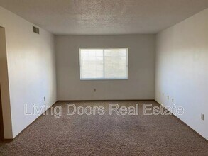 607 S Washington St in Bloomfield, NE - Building Photo - Building Photo