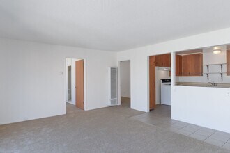 137 Simi Ave in Oxnard, CA - Building Photo - Building Photo