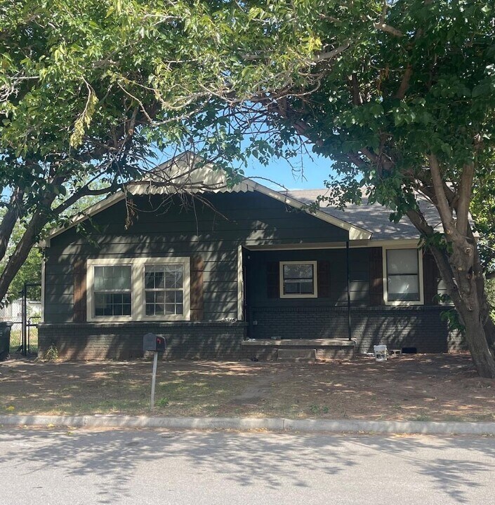 2315 Beverly Hills St in Norman, OK - Building Photo