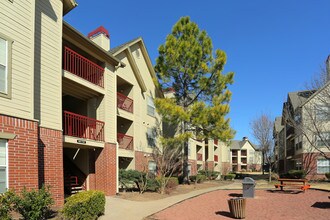 Crown Chase in Tulsa, OK - Foto de edificio - Building Photo