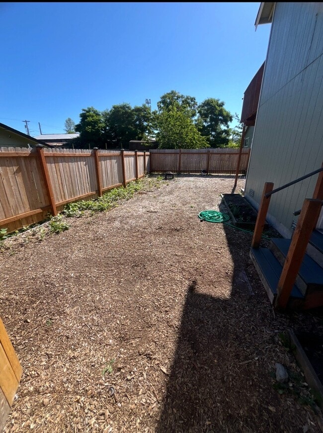 6011 E F St in Tacoma, WA - Foto de edificio - Building Photo