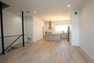 203 Paschal St in San Antonio, TX - Building Photo - Building Photo