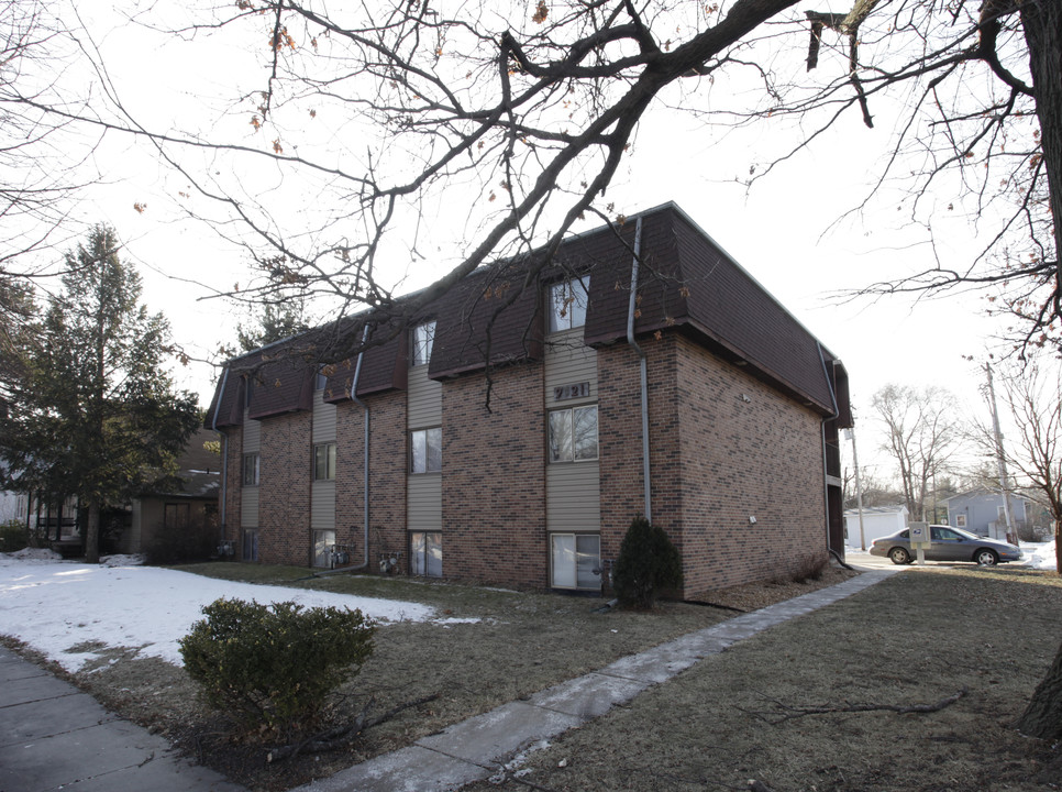 2721 E St in Lincoln, NE - Foto de edificio