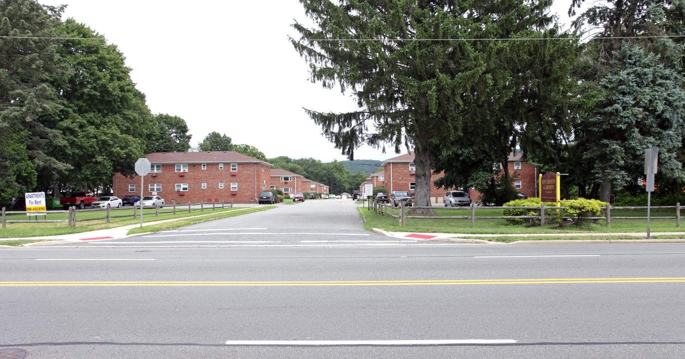 River's Edge Gardens in Hackettstown, NJ - Foto de edificio