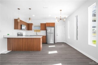 25 N Onyx Ave in Edinburg, TX - Building Photo - Building Photo