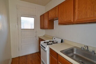 633 W Cornelia Ave in Chicago, IL - Building Photo - Building Photo