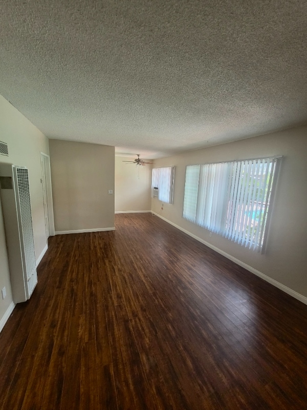 260 N Oak Ave