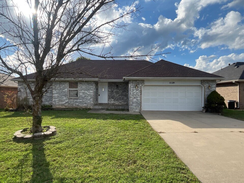 5129 S Tamarack Ln in Battlefield, MO - Building Photo