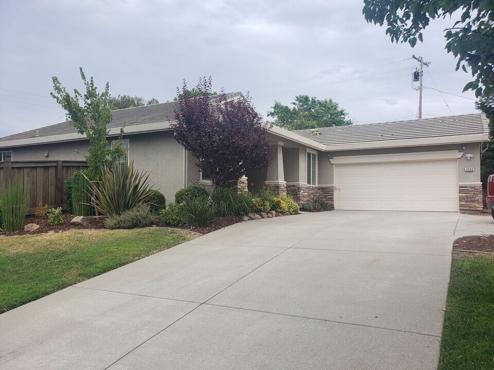2696 Richardson Dr in Auburn, CA - Building Photo